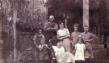 King family in 1916, south side of the river. Benny is the baby.