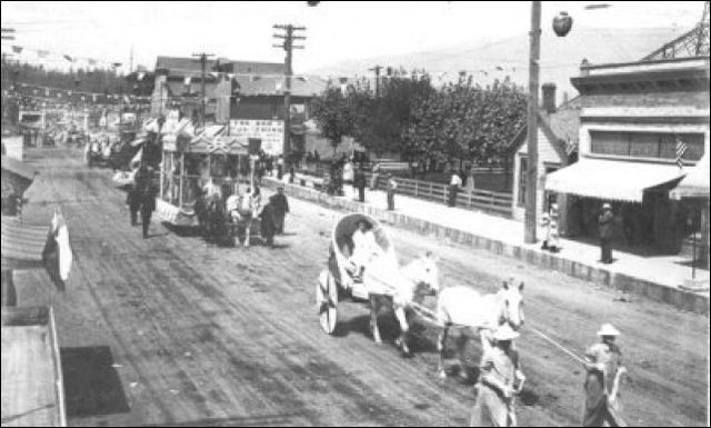(1910 Parade)