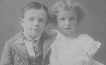 (Sydney and Marjorie McIntyre, early 1900s)